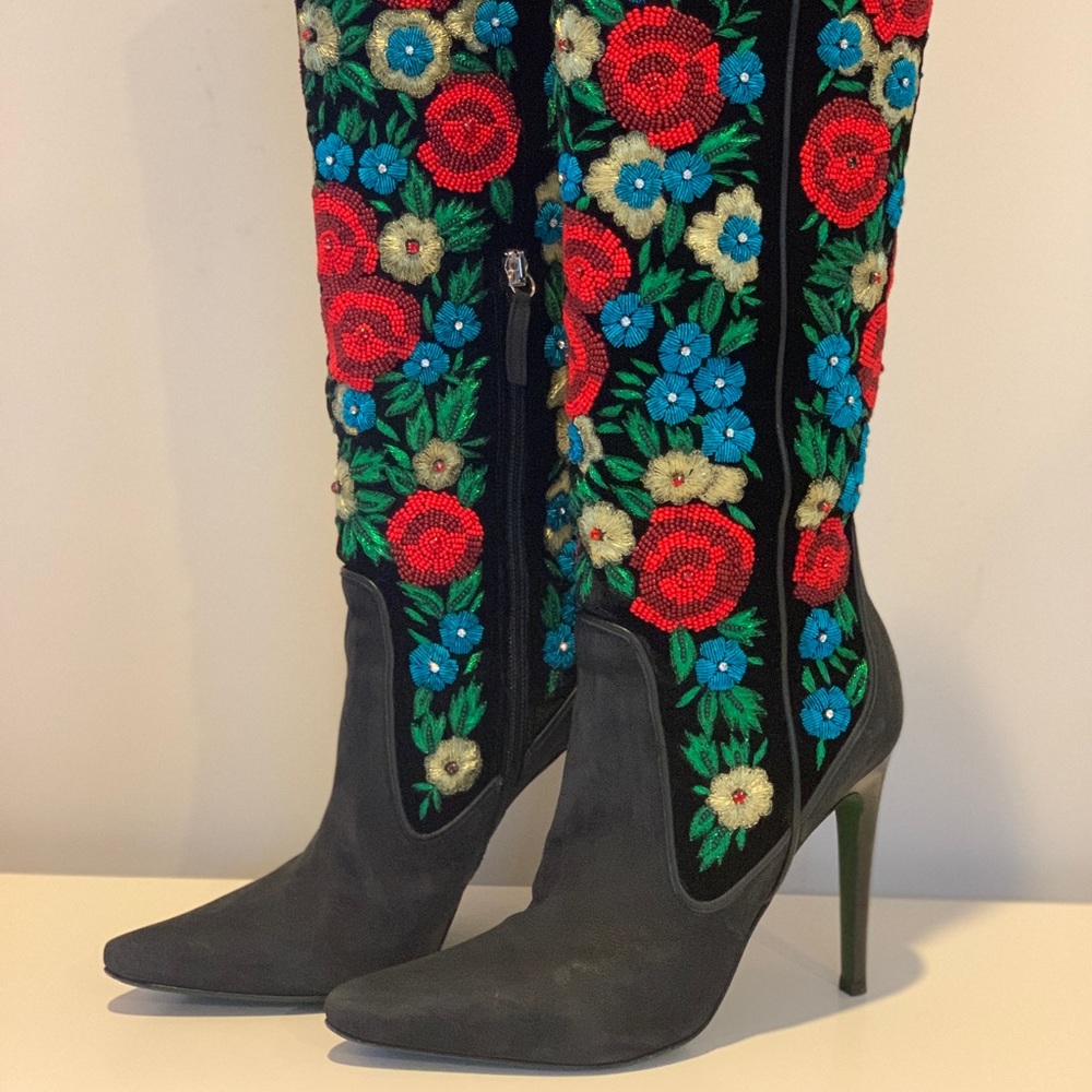 Donald & Lisa Pliner Signature Viena beaded boots